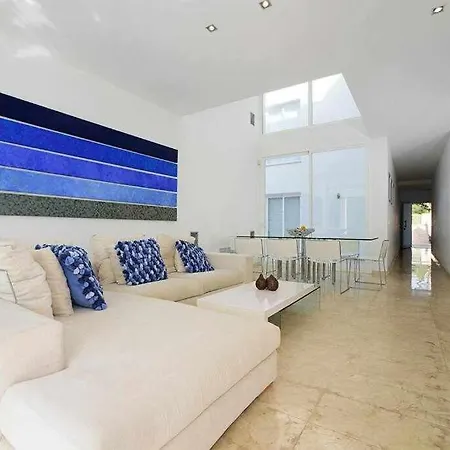 Holiday home Casa Con Acceso Directo Al Mar Piscina Y Wifi