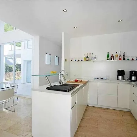 Holiday home Casa Con Acceso Directo Al Mar Piscina Y Wifi